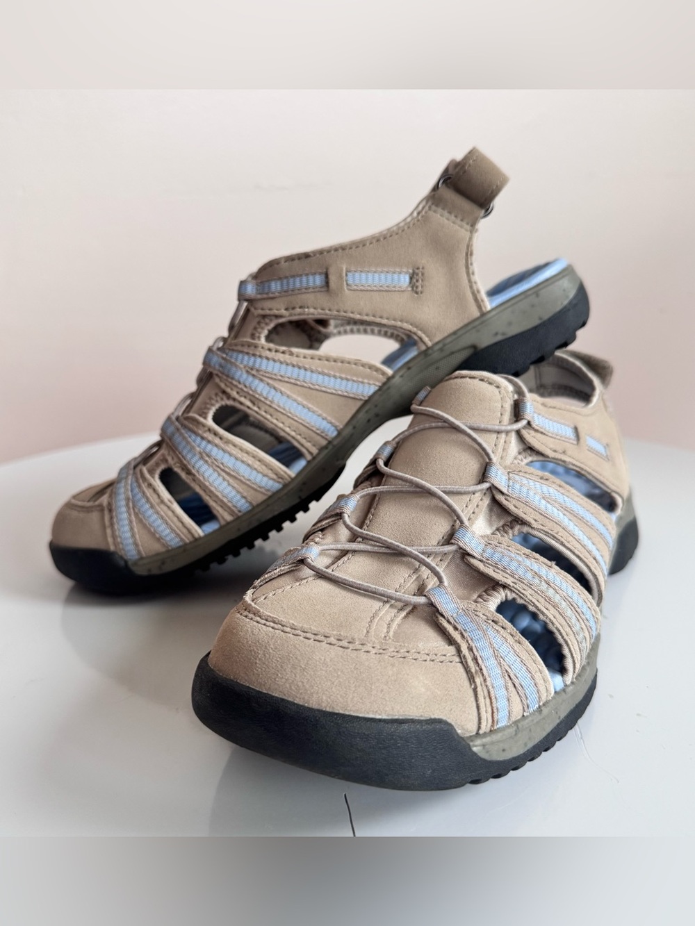 Clarks Gorpcore Tuvia Maddee Fisherman Walking Sandals in Tan & Sky Blue